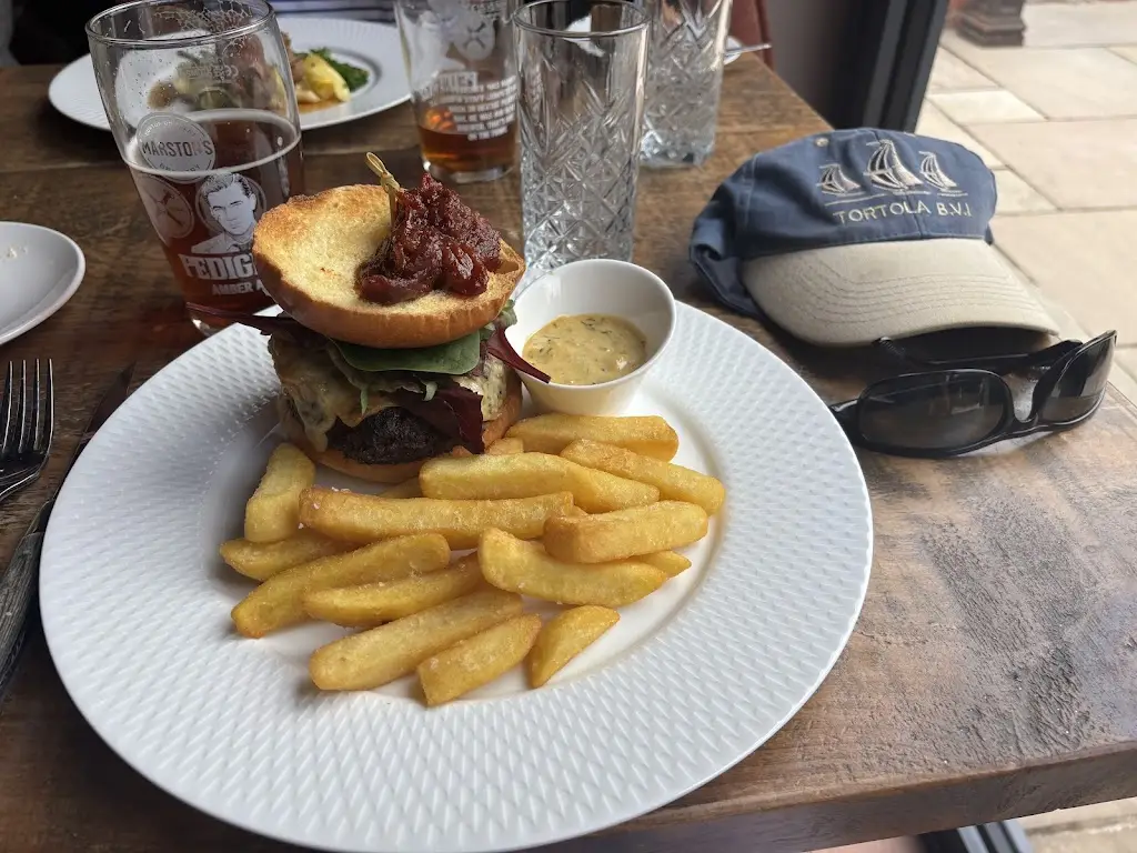 Hyannis FerryMan_The Horseshoes_Ashbourne_review