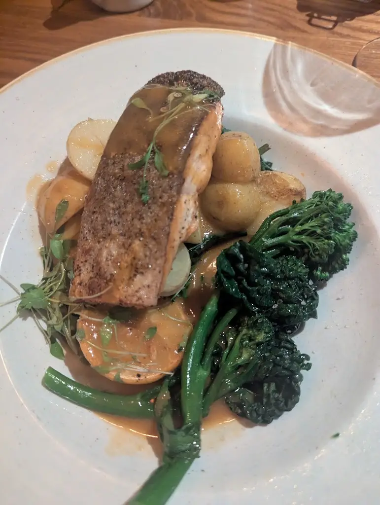 Laura Ducourneau_Three Horseshoes_Datchworth_review