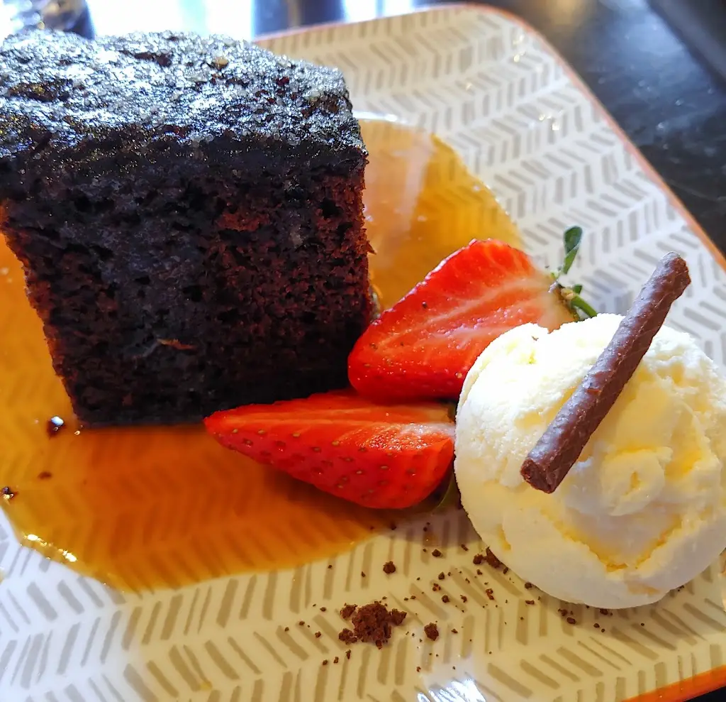 Andrew Bloomfield_White Horse_Datchworth_review