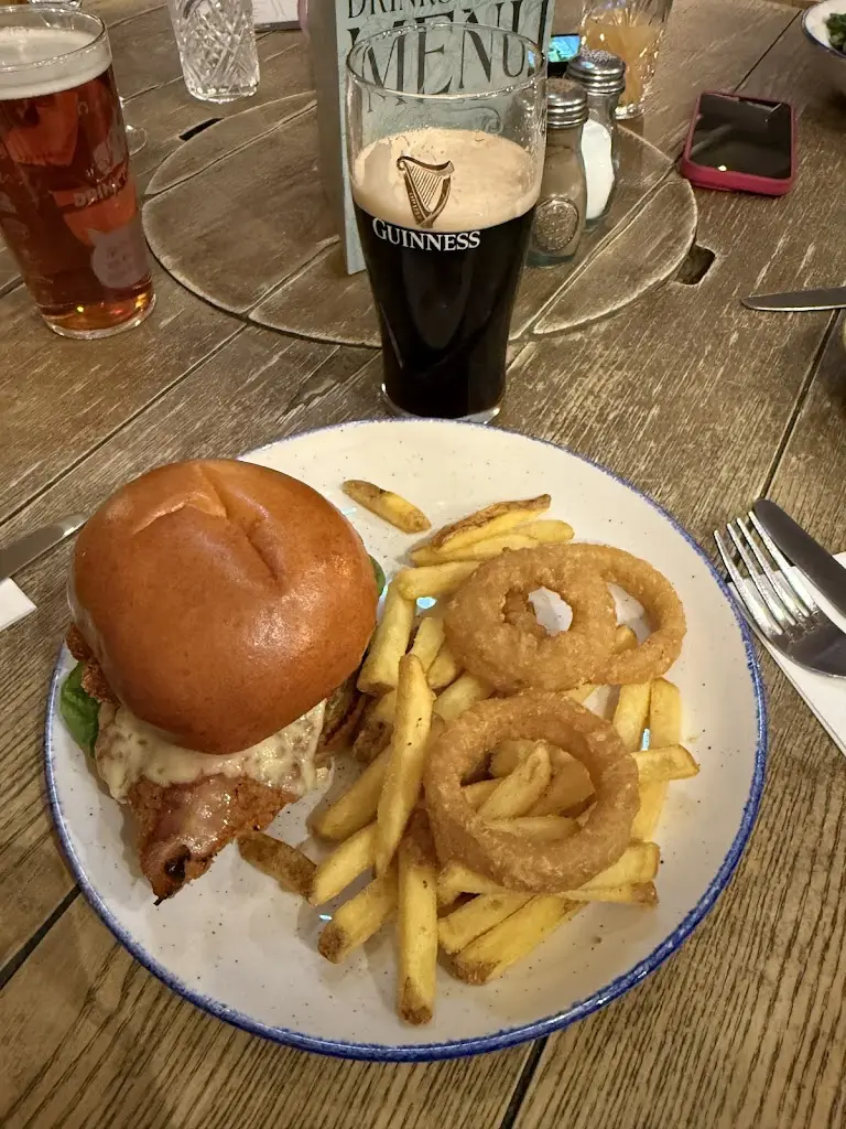 Luca Hutton_Middlemore Farm_Daventry_review