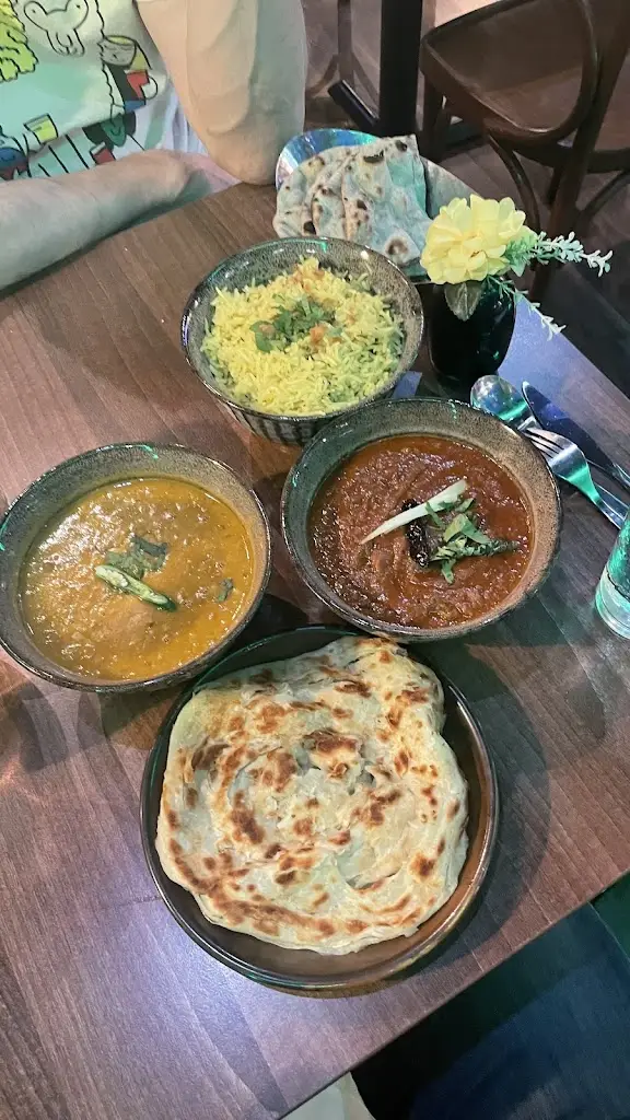 P W_Five Fingers_Dalston_review