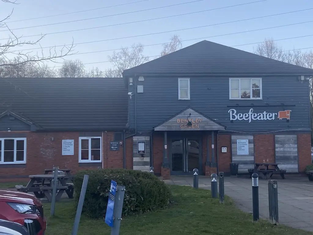 Xena-Marie Horn_Bentley Green Beefeater_Darlaston_review