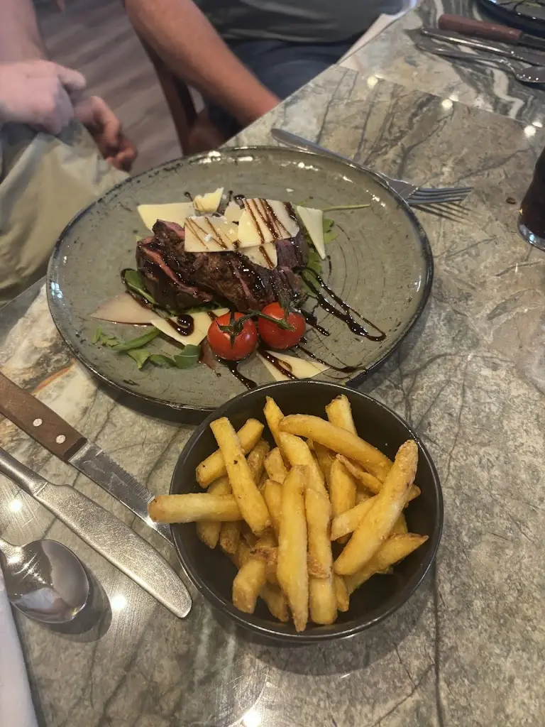 Lisa Hamilton_Sorriso_Ashton-under-Lyne_review