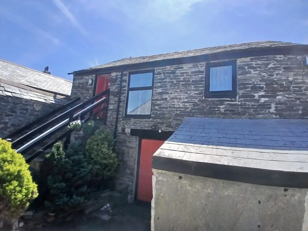 sunny bennett_The Bettle & Chisel_Delabole_review