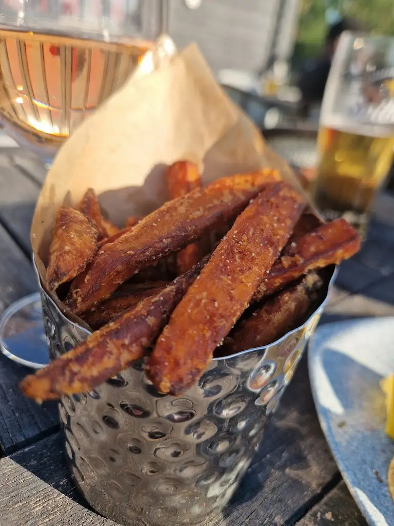 Laura Baillie Law_The Wharf_Dartford_recensione