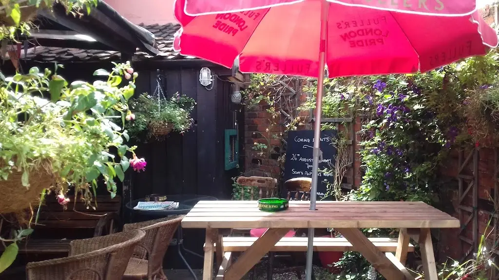 Felicity Ralling_The Woolpack_Debenham_recensione