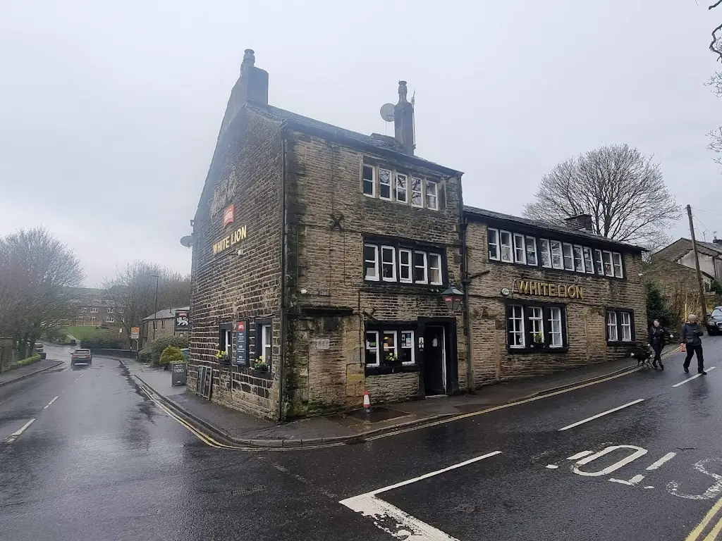 The White Lion_Delph_slider_image_3