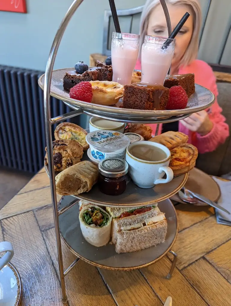 Menu_Yummy Yorkshire Ice Cream Parlour - Hide & Hoof Farm Restaurant_Denby Dale_immagine_6