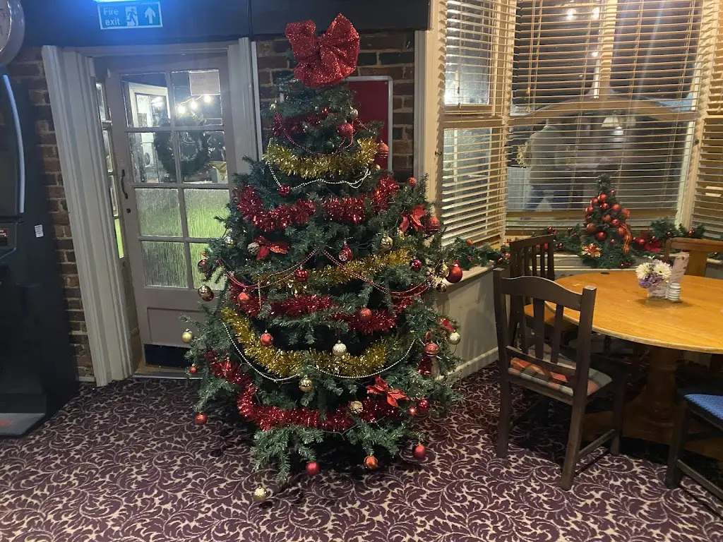 Lee March_The Harvest Home_Denmead_review