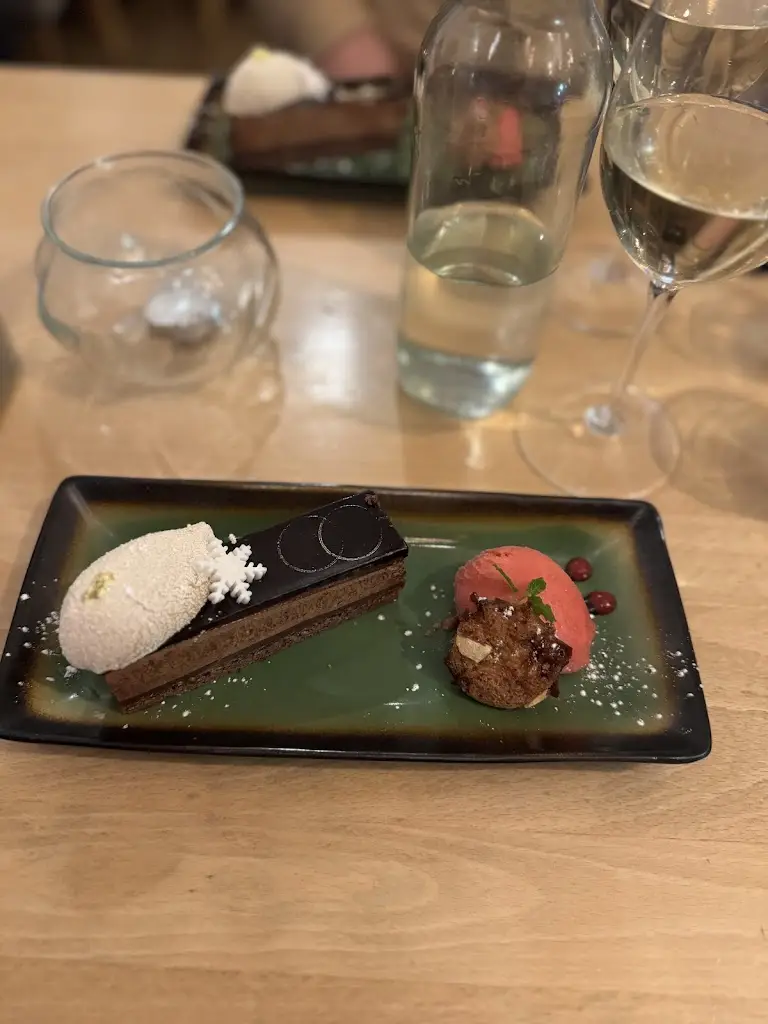 Rebecca Hughes_Le Cygne_Dawlish_review