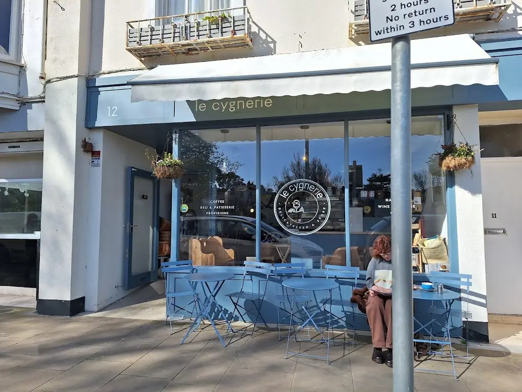 Le Cygne_Dawlish_slider_image_3