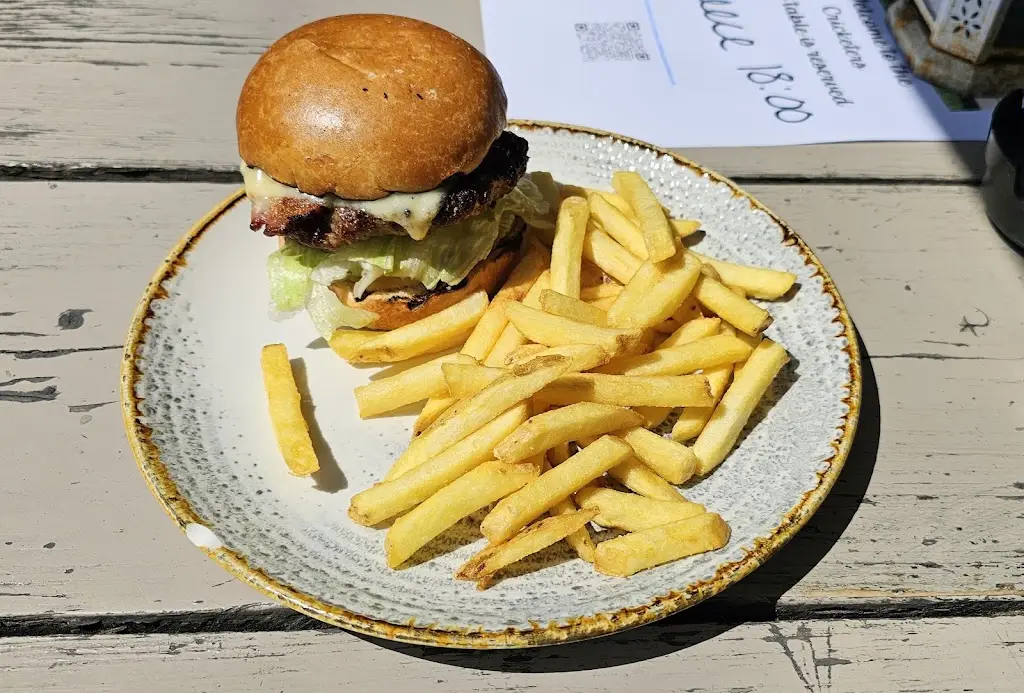 Phil Edwicker_Cricketers Row Town_Addlestone_recensione