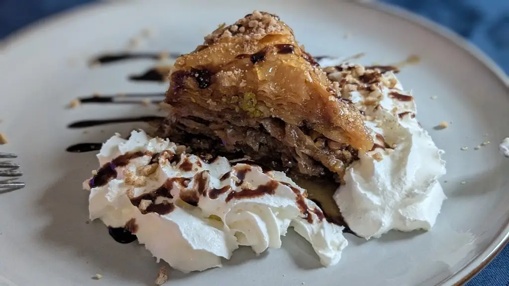 Darren “theDazzler” Harper_Emilios Greek Restaurant_Arnold_recensione