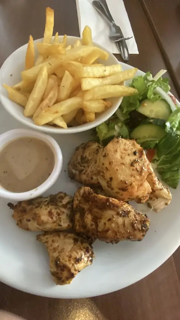 London Taye_Long Walk Grill_Datchet_review