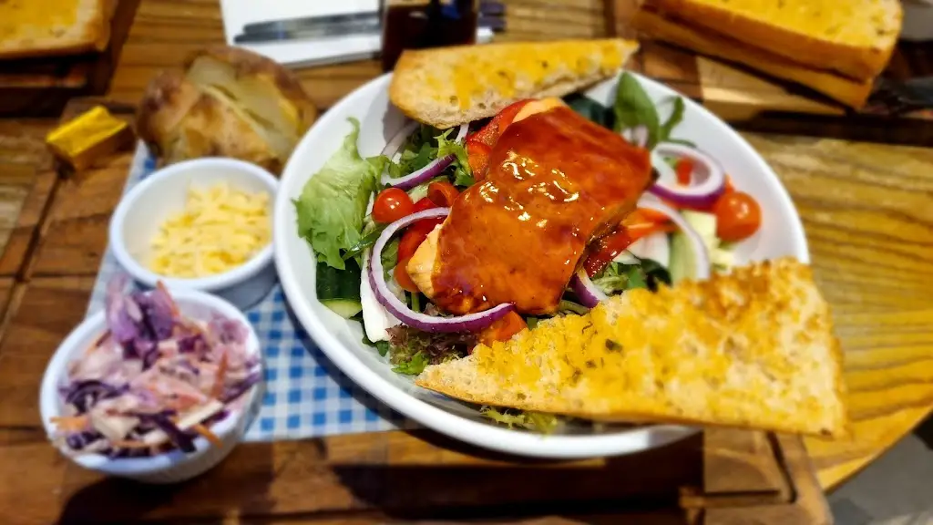 Simone Elliott_Sprinters Premier Steakhouse_Arnold_review