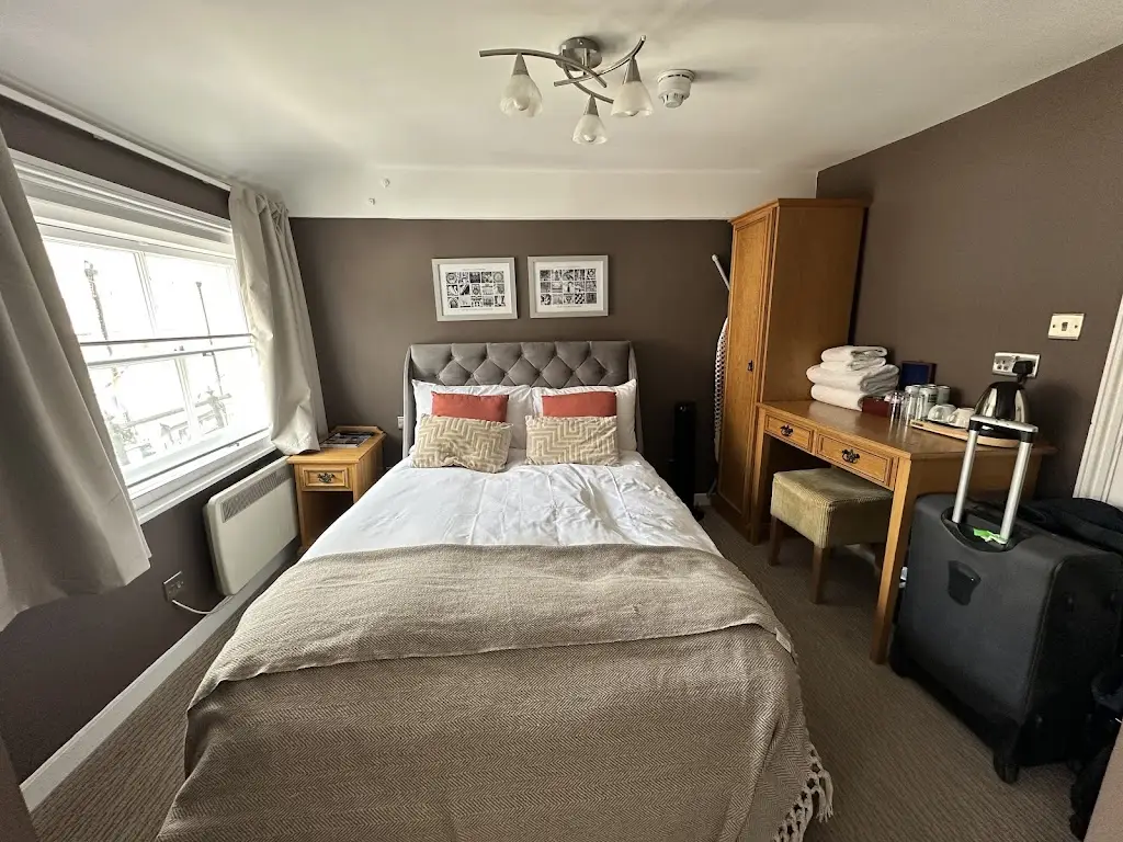 Alex Kallimanis_The George Inn_Datchet_review