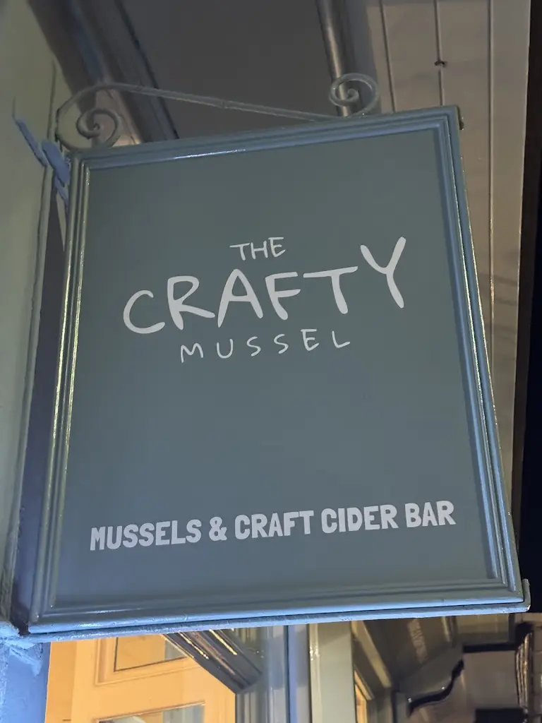 Gil Winfield_The Crafty Mussel_Dartmouth_review