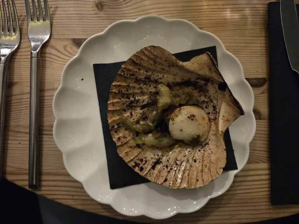 Mike Thompson_24 South_Dartmouth_review