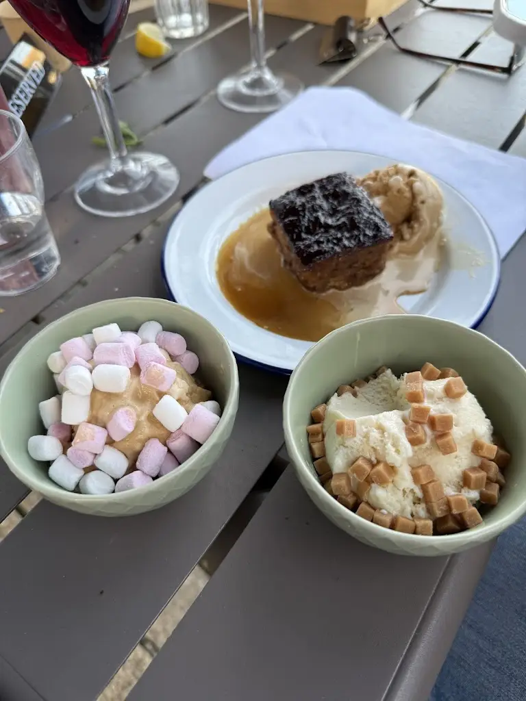 Jonathan Darcy_24 South_Dartmouth_review