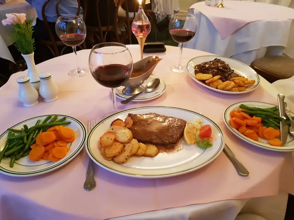 Biggles Restaurant_Denham_slider_image_2