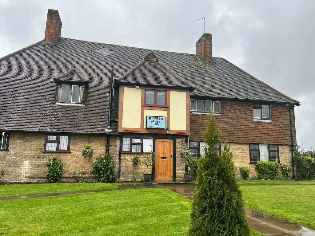 Biggles Restaurant_Denham_slider_image_3