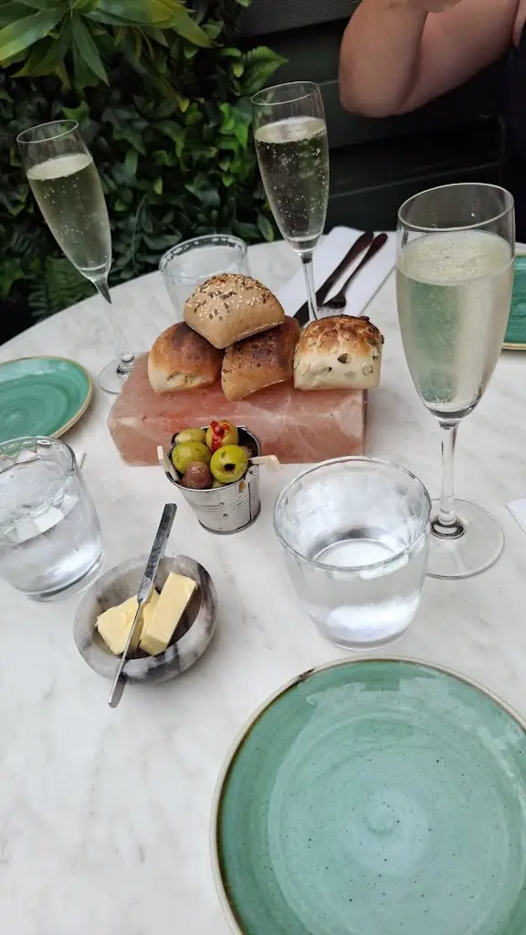 Marinela Voicu_French Affaire_Deanshanger_review