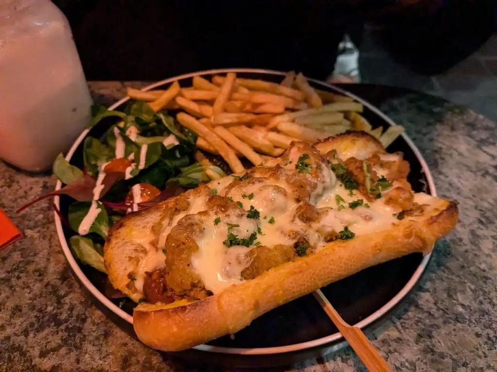 Ellen Johnstone_Amigo's American Diner_Deanshanger_review