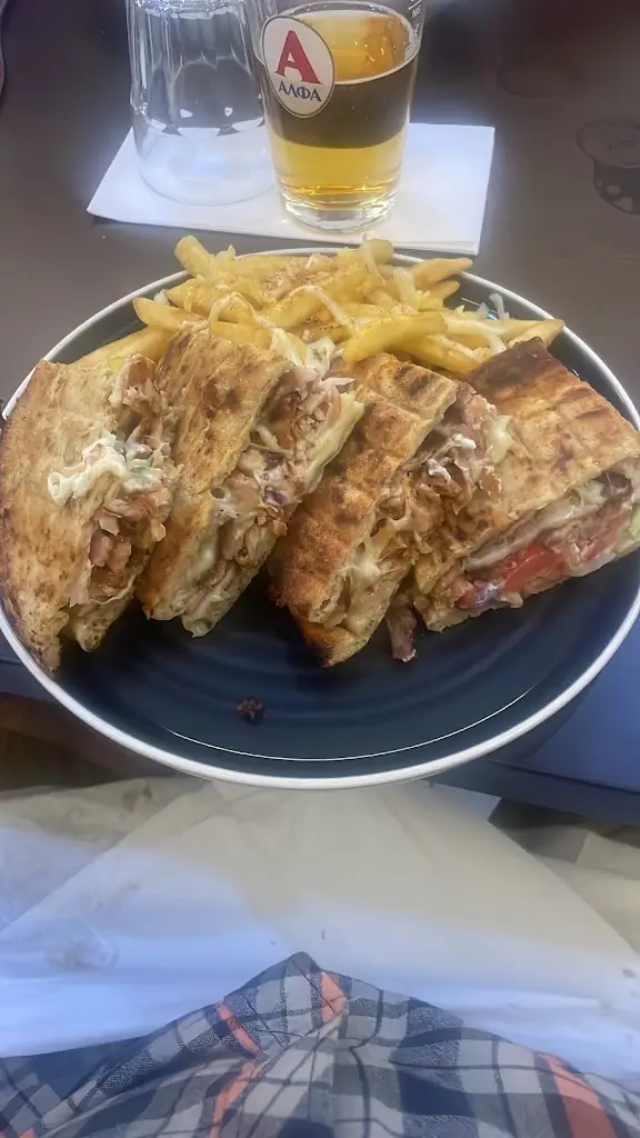 Ian Leyland_Eating Greek MK_Deanshanger_recensione