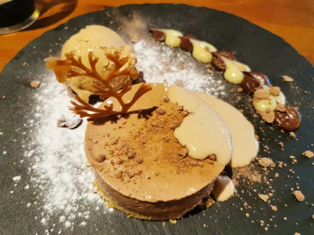 Dorota Kossobudzka_The Lancaster Arms_Desford_review