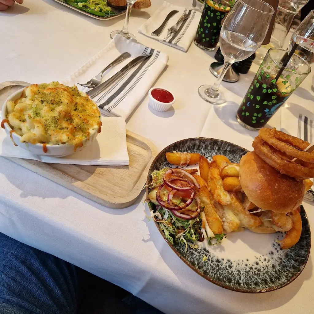 adam moussous_The Bulls Head_Desford_review