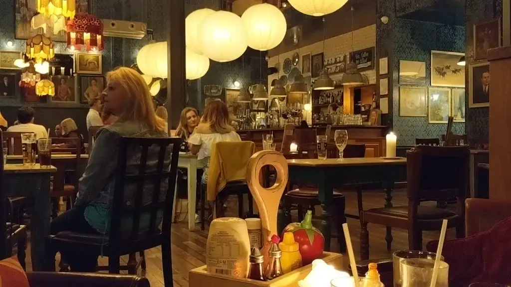 Desco Lounge_Dickens Heath_slider_image_2