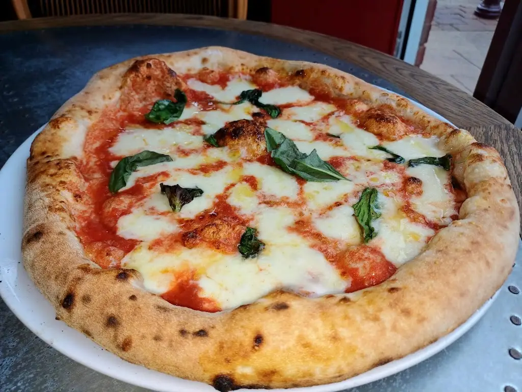 Diana Andreea Bercea_Pizzarella Restaurant_Dickens Heath_reseña