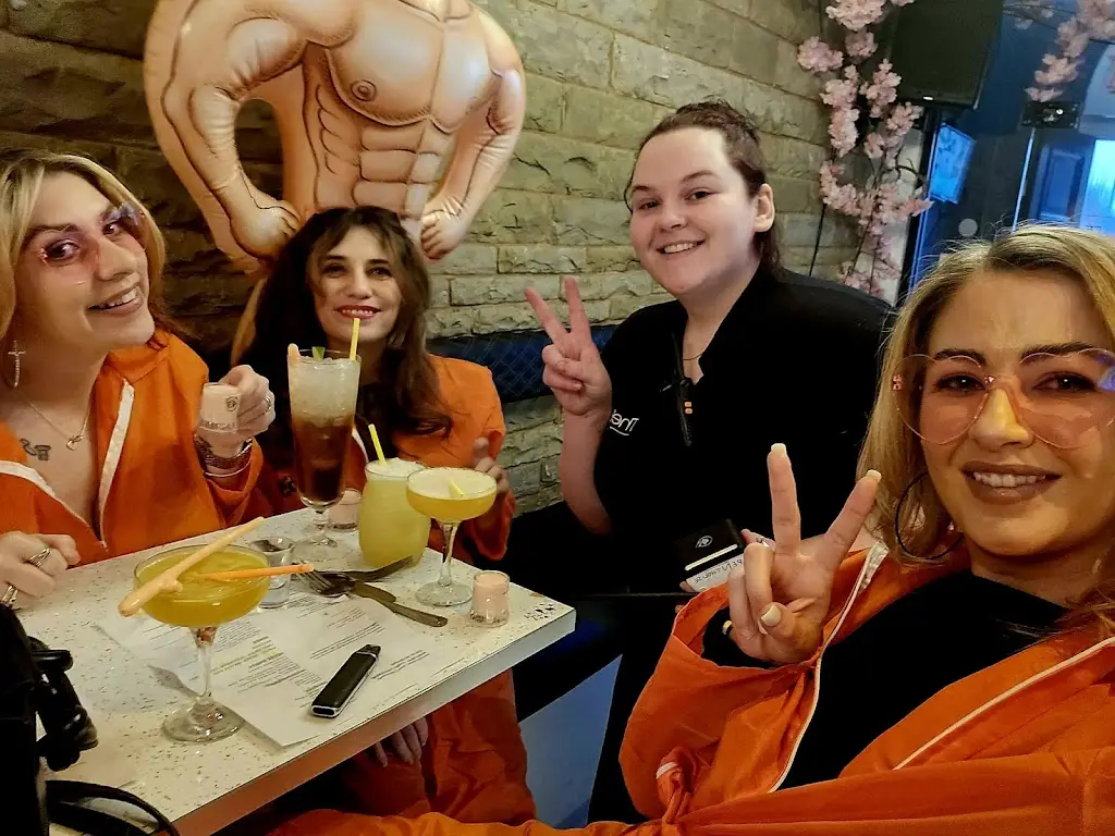 Louise Rostron_Get Smashed In The Bank_Darwen_recensione