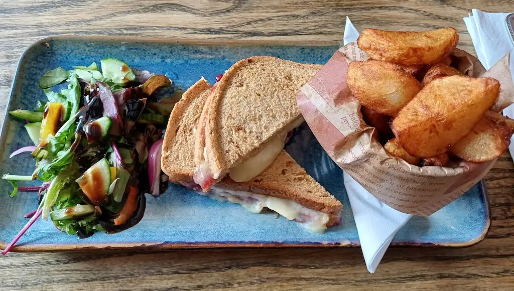 Jan Rhodes_Craven Heifer_Darwen_review