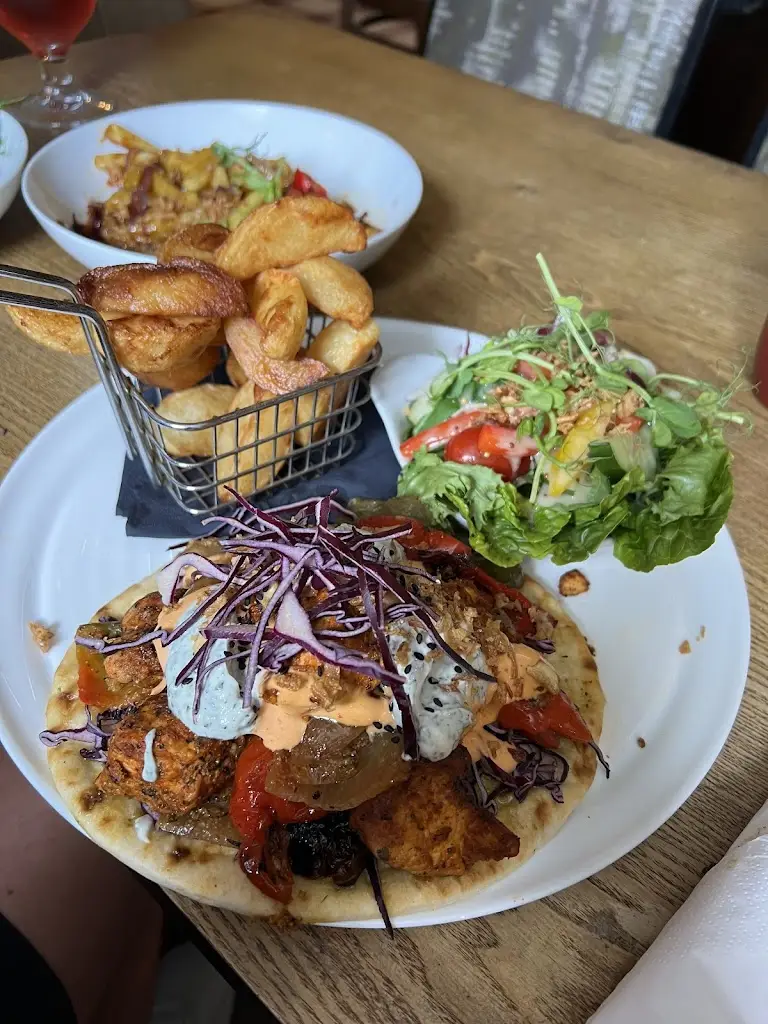 Lee Duxbury_ROCK INN - TOCKHOLES_Darwen_review