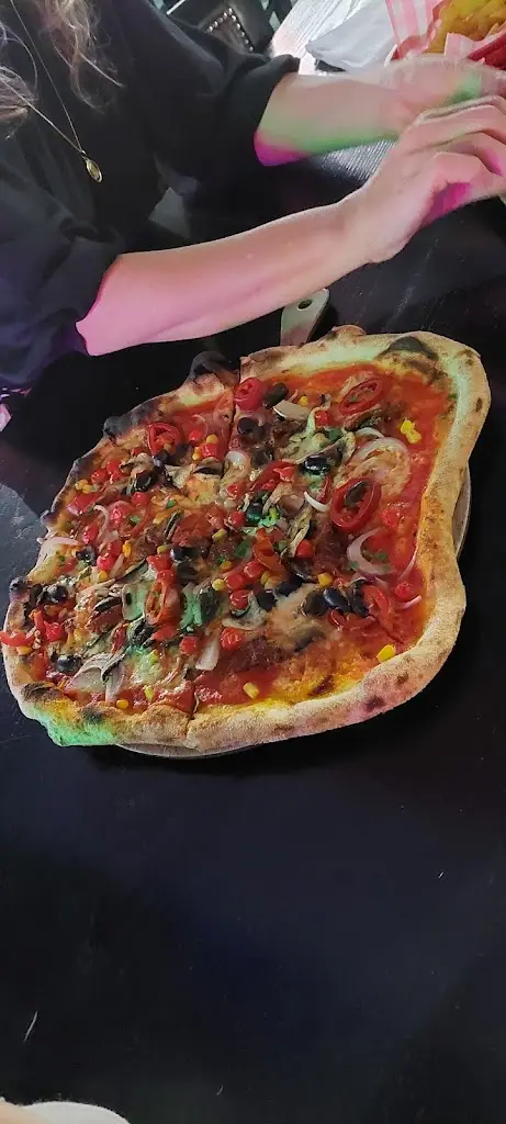 Matesa McKeefery_Eddies Wood Fired Pizza_Darwen_review