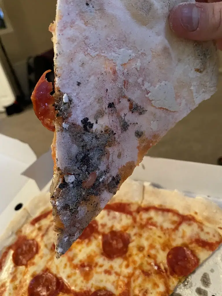 Helen Mort_Eddies Wood Fired Pizza_Darwen_review