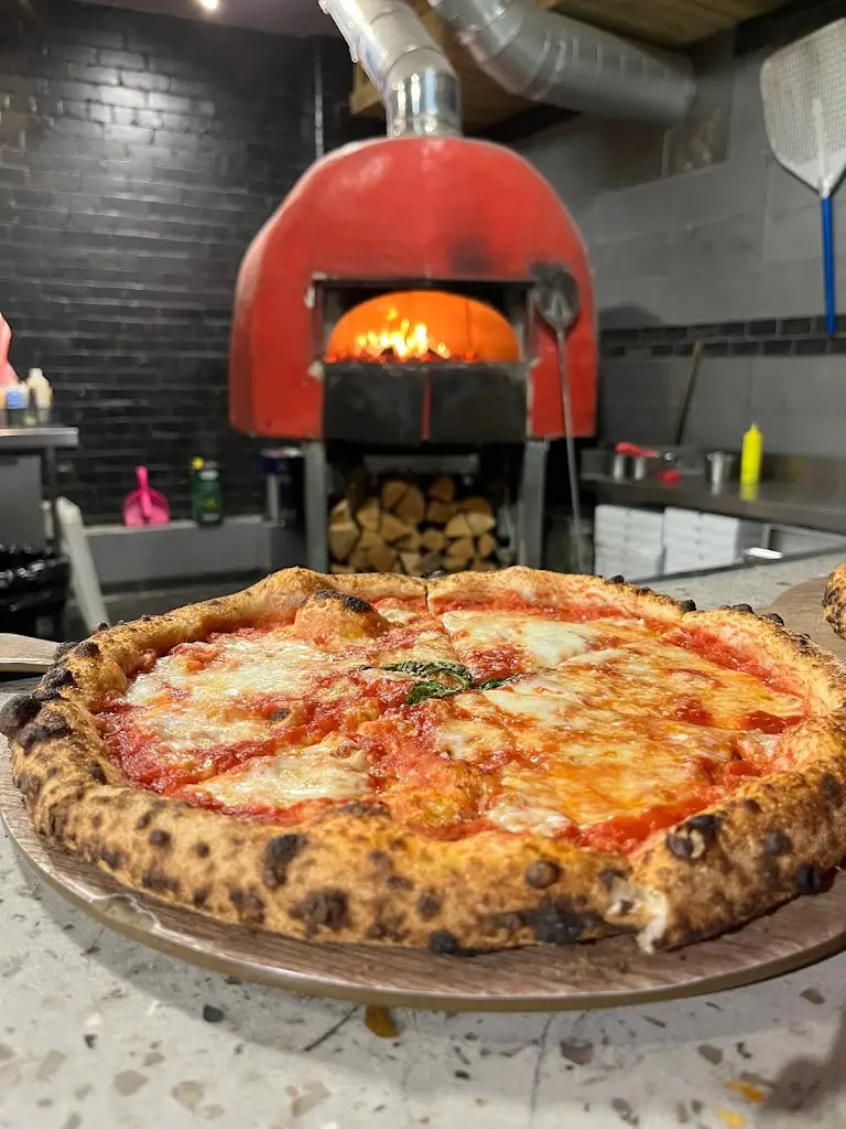 Eddies Wood Fired Pizza_Darwen_slider_image_2