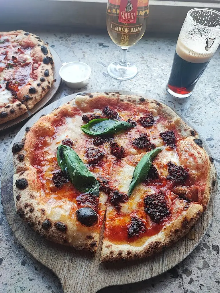 Eddies Wood Fired Pizza_Darwen_slider_image_3