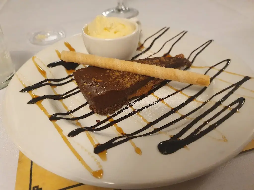 Germaine Garwood_Saracens Head_Diss_recensione