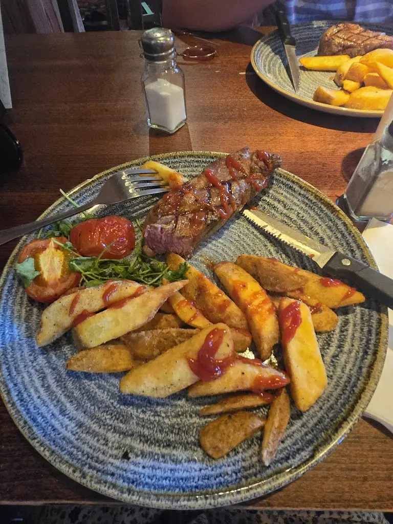 emma haslett_Thatchers Needle_Diss_review