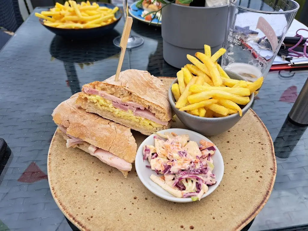 laura jackson_The Hourglass Devizes_Devizes_review