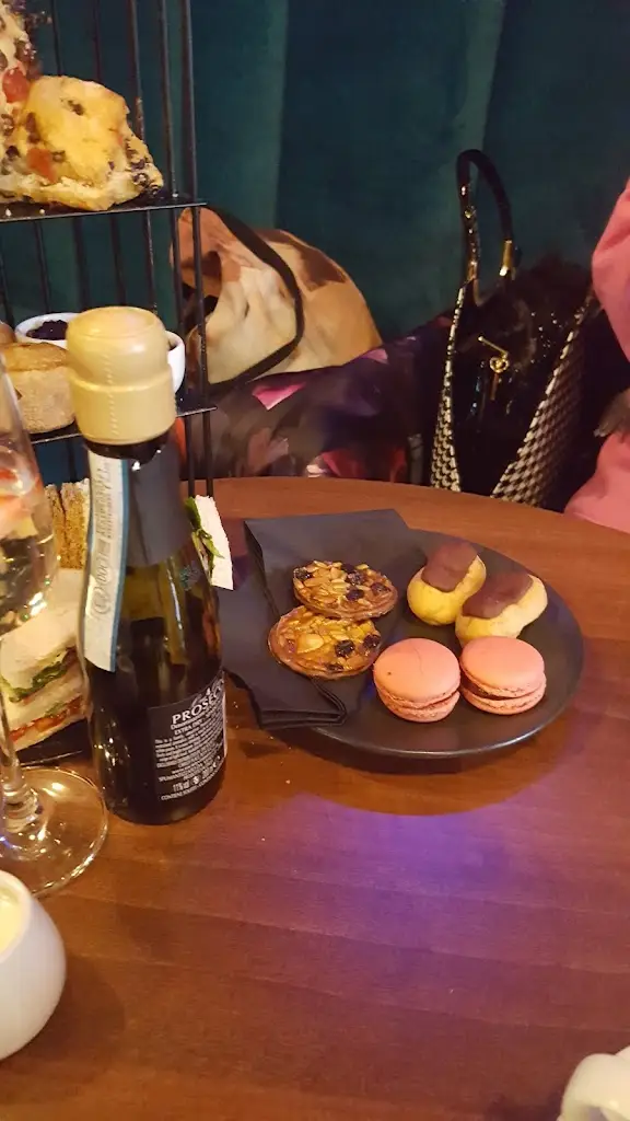 Carlie P.F._Sashas Bar_Arnold_review