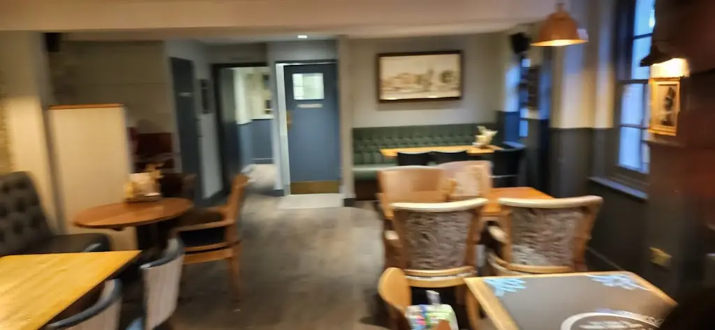 Tim Tomlinson_The Three Crowns_Devizes_review