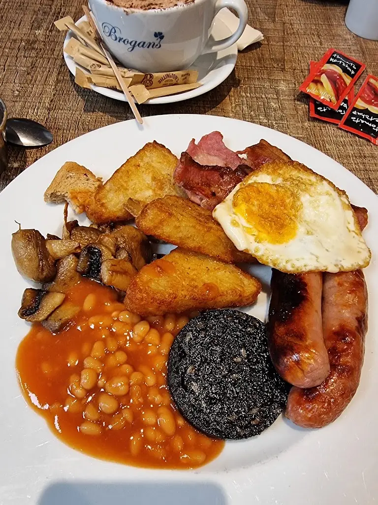 Keith h Lloyd_Brogans_Devizes_review