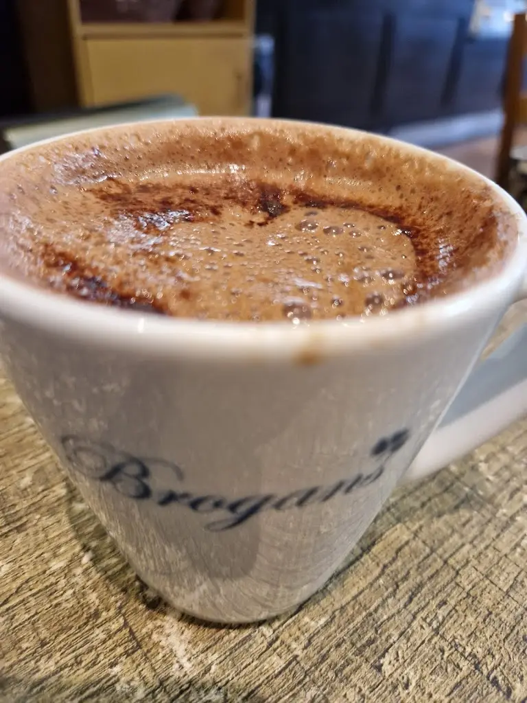 Julian Challenger_Brogans_Devizes_review