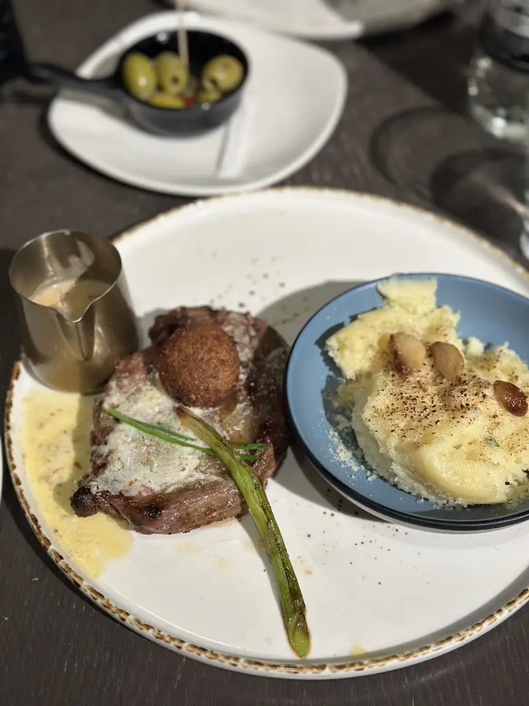 Paint With Respina_Albert’s Didsbury Restaurant & Bar_Didsbury_review