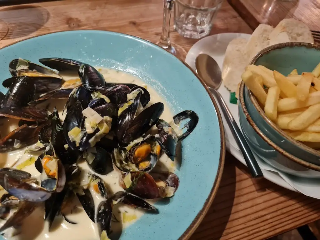 Le Mistral Sherwood - French Restaurant_Arnold_slider_image_2