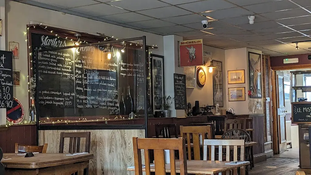 Le Mistral Sherwood - French Restaurant_Arnold_slider_image_3