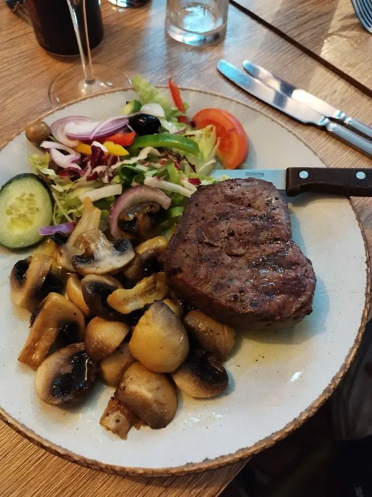 Lee Leesley_Paulos Restaurant_Dinnington_review